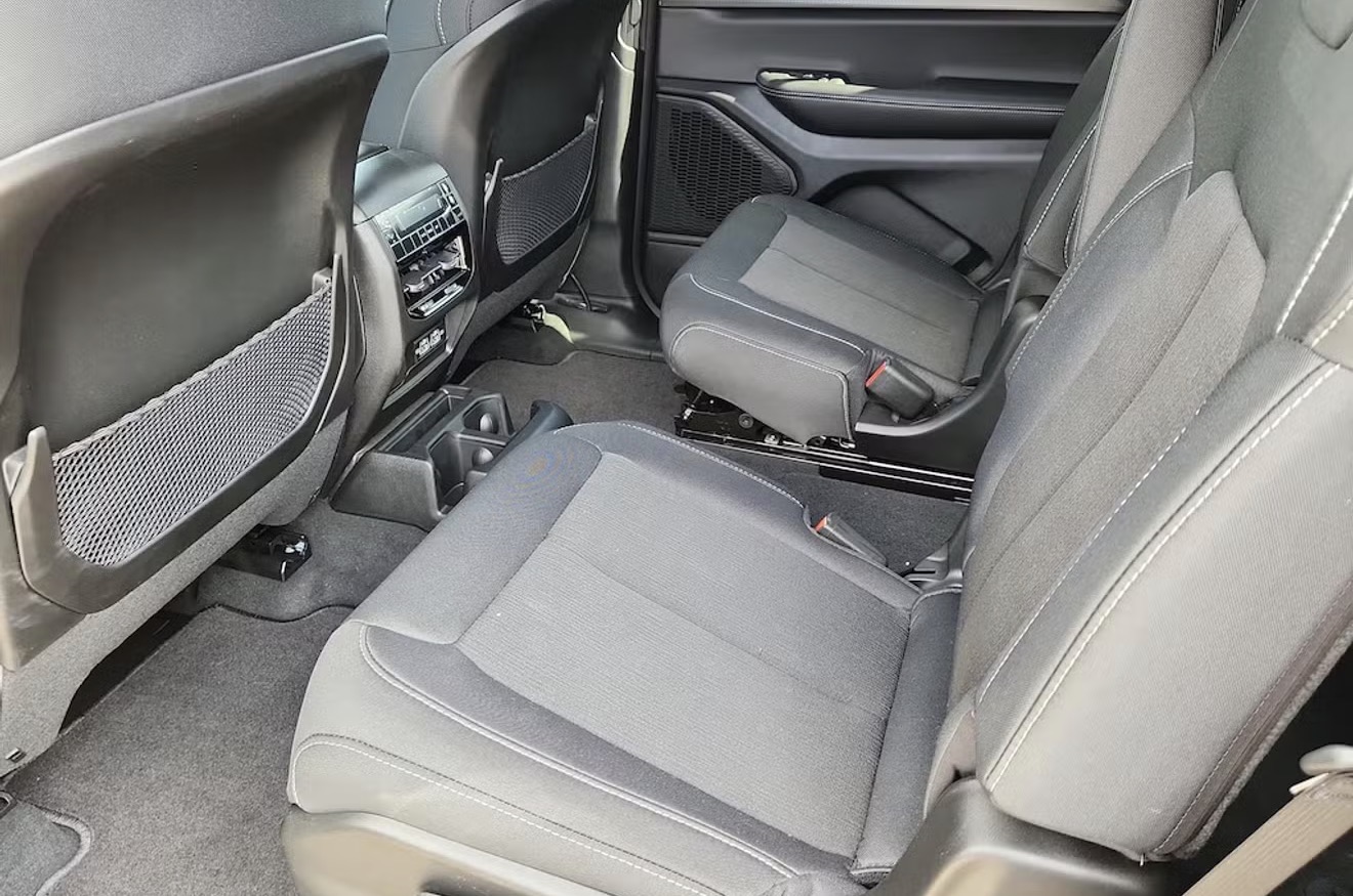 2025 Jeep Grand Cherokee L exterior