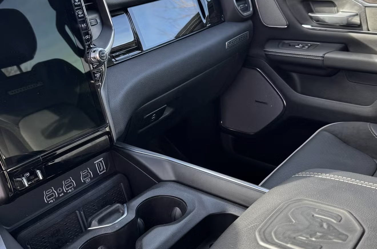 2025 Ram 1500 Laramie bed